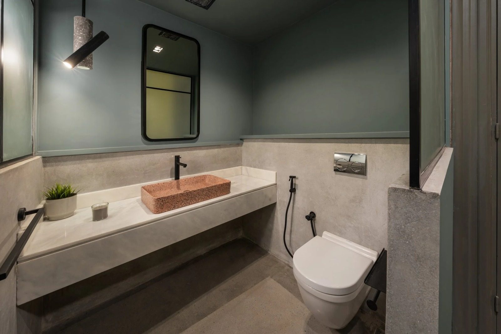 1BR Suite – Sea View – Alexandria — Full bathroom 1 in Central Alexandria Corniche, near Raml Station and Saad Zaghloul Square, Egypt — photo 2