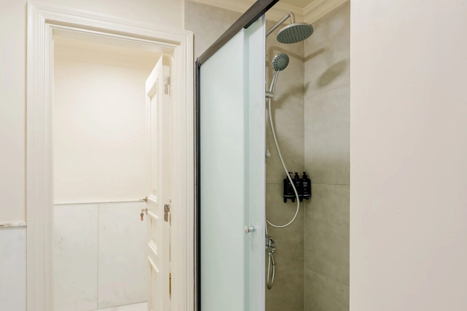 Bright 1BR Apartment – Zamalek — Full bathroom 1 in Zamalek, Cairo, Egypt