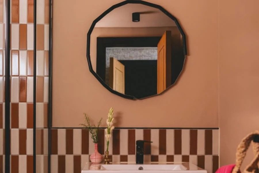 Bright 1BR Apartment – Downtown Cairo — Full bathroom 1 in Downtown Cairo, near Adly St and Talaat Harb Square, Egypt