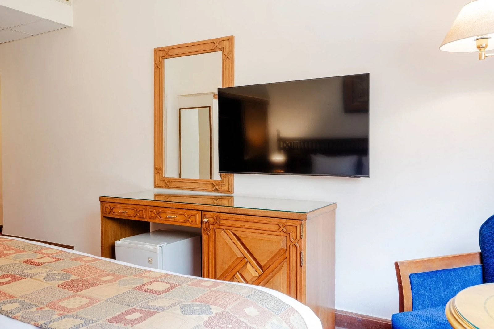 Standard Triple Room – Nile-side Hotel, Zamalek — Bedroom 1 in Nile side of Zamalek, Cairo, Egypt — photo 2