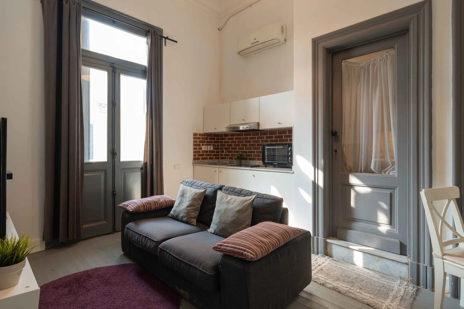 Bright 1BR Apartment – City View – Alexandria — Living Room in Central Alexandria Corniche, near Raml Station and Saad Zaghloul Square, Egypt