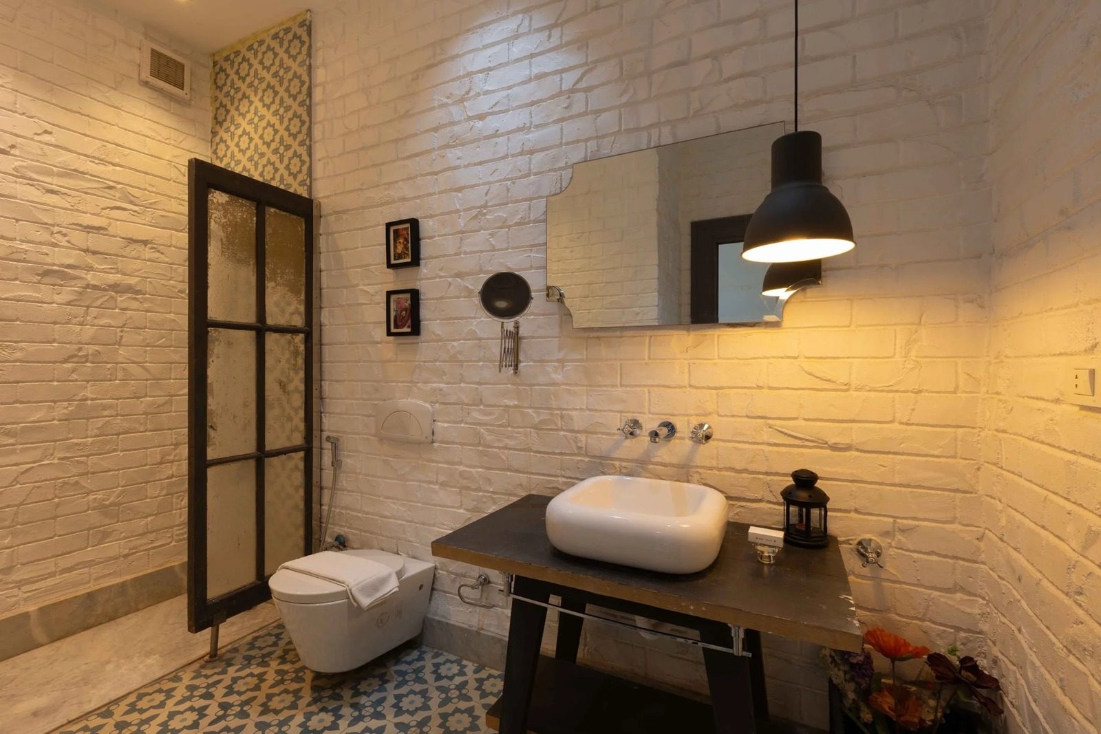Bright 1BR Apartment – City View – Alexandria — Full bathroom 1 in Central Alexandria Corniche, near Raml Station and Saad Zaghloul Square, Egypt