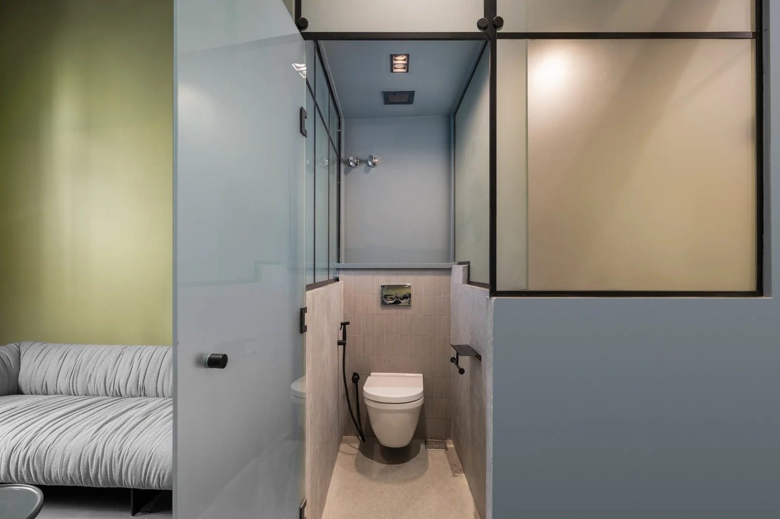 1BR Suite – City View – Alexandria — Full bathroom 1 in Central Alexandria Corniche, near Raml Station and Saad Zaghloul Square, Egypt — photo 2
