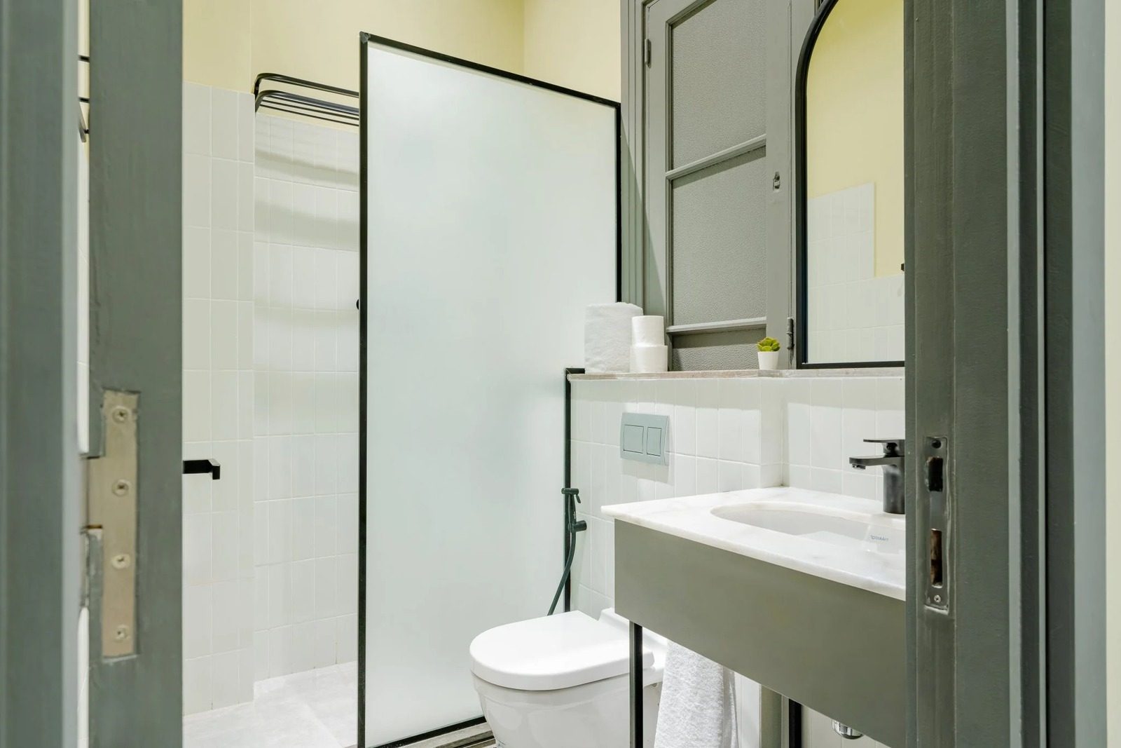 Bright 2BR Apartment – City View – Alexandria — Full bathroom 1 in Nabi Daniel St, central Alexandria — near Raml Station and the Corniche, Egypt