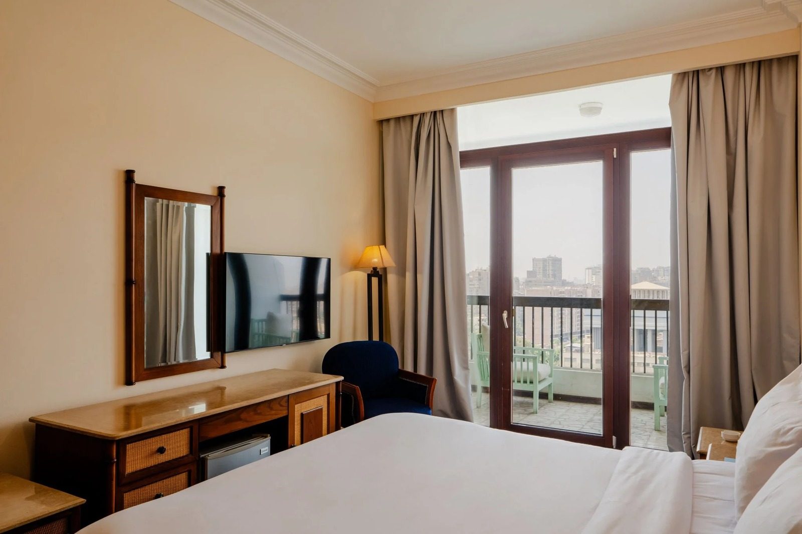 Executive King Room with Balcony – Nile View – Nile-side Hotel, Zamalek — Bedroom 1 in Nile side of Zamalek, Cairo, Egypt — photo 3
