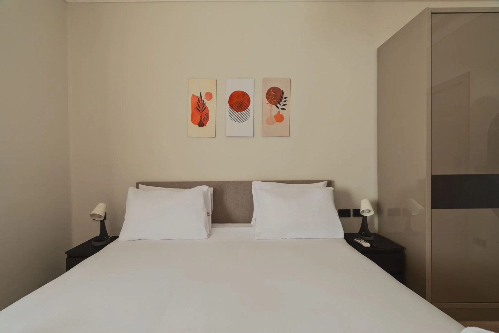 Compact King Studio with Kitchenette – Zamalek — Bedroom 1 in Zamalek, next to the Lebanese Embassy, Egypt — photo 2