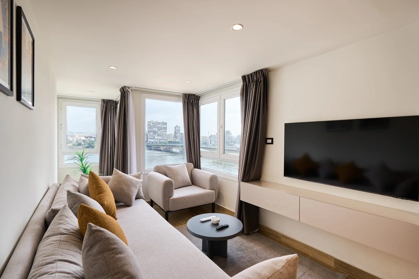 Studio – Partial Nile View – Giza — Living Room in Giza Nile side, near Orman Botanical Garden & Cairo University, Egypt