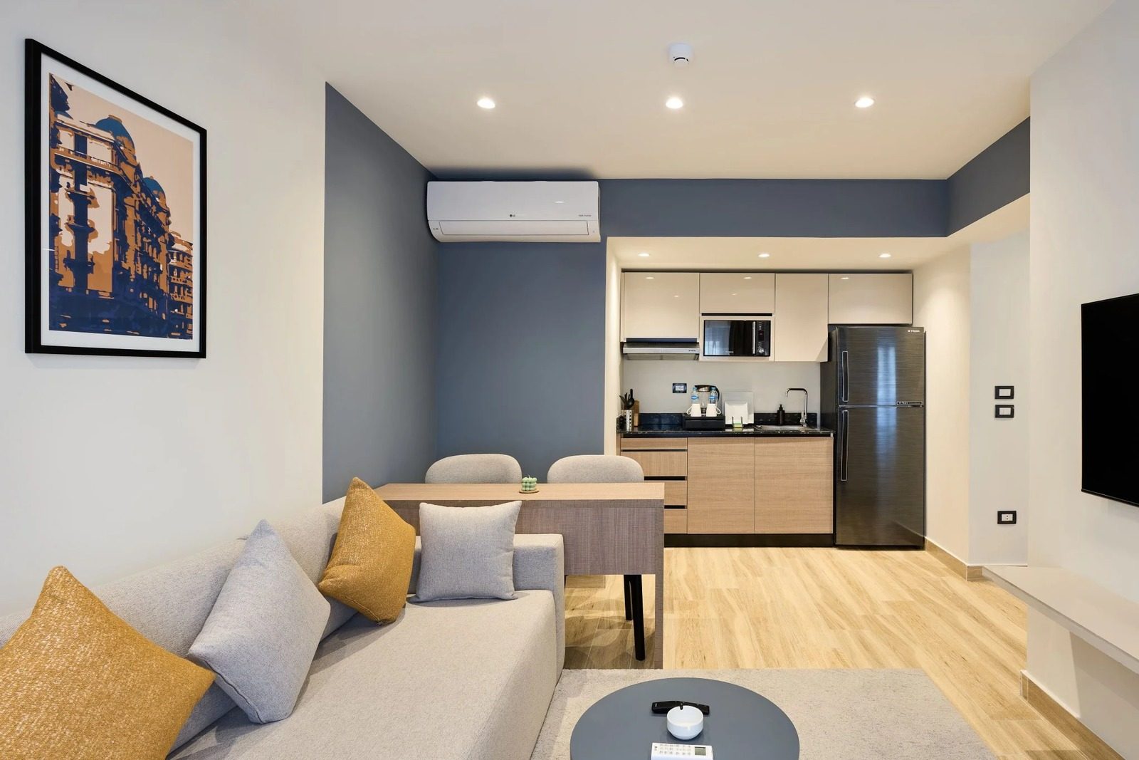 Stylish High-Floor Studio – City View – Giza — Living Room in Giza Nile side, near Orman Botanical Garden & Cairo University, Egypt — photo 2