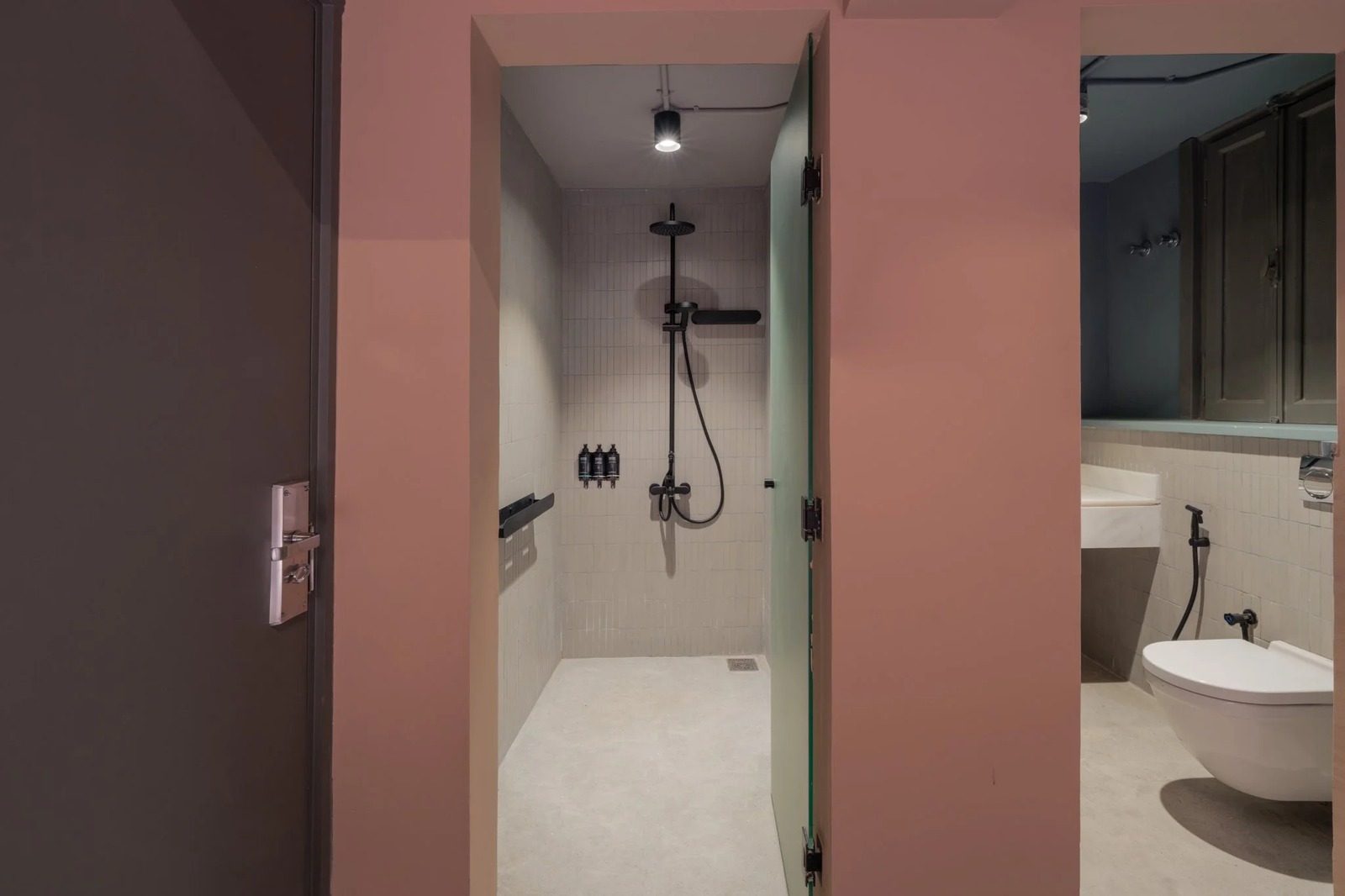 Compact Studio – Alexandria — Full bathroom 1 in Central Alexandria Corniche, near Raml Station and Saad Zaghloul Square, Egypt