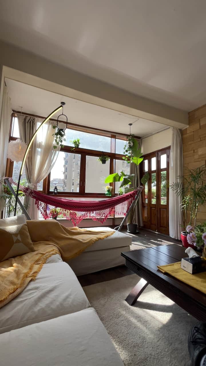 Luxury Colorful Zamalek Apartment w Amazing View — Living Room in Cairo, Egypt, Egypt — photo 2