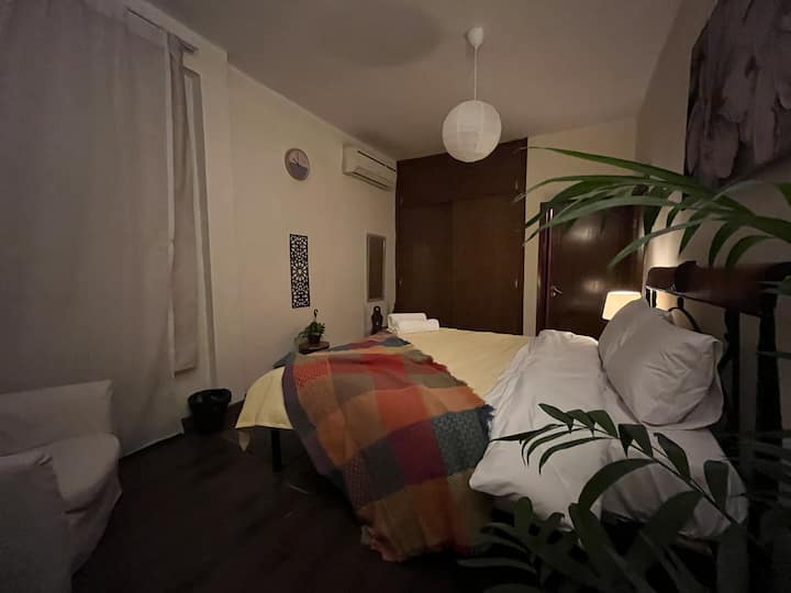 Luxury Colorful Zamalek Apartment w Amazing View — Bedroom 1 in Cairo, Egypt, Egypt — photo 3
