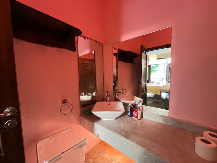 Luxury Colorful Zamalek Apartment w Amazing View — Full bathroom 1 in Cairo, Egypt, Egypt — photo 2
