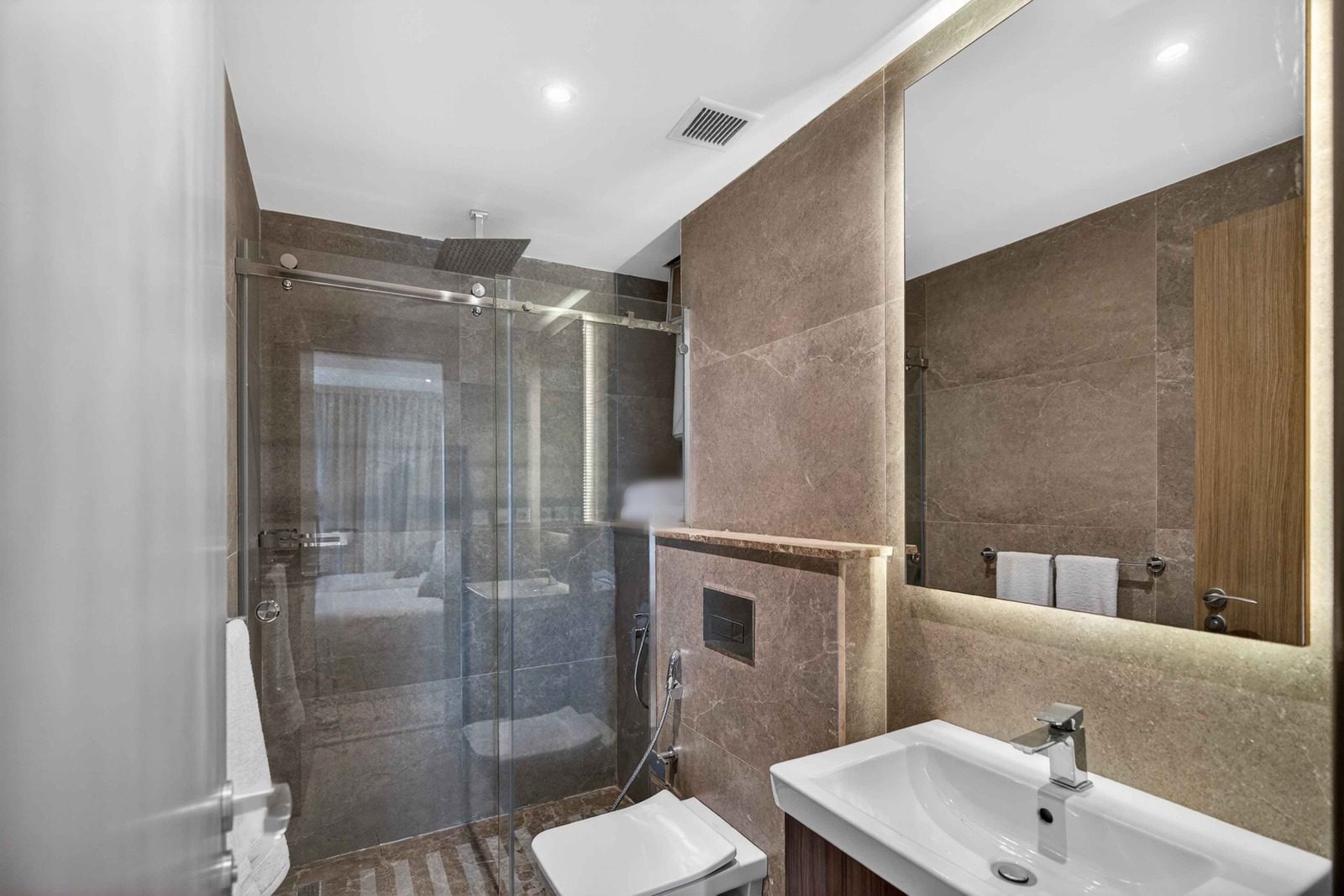 Classic 3BR Apartment – Sheikh Zayed – ZED Towers — Full bathroom 1 in ZED Towers, Sheikh Zayed, Egypt
