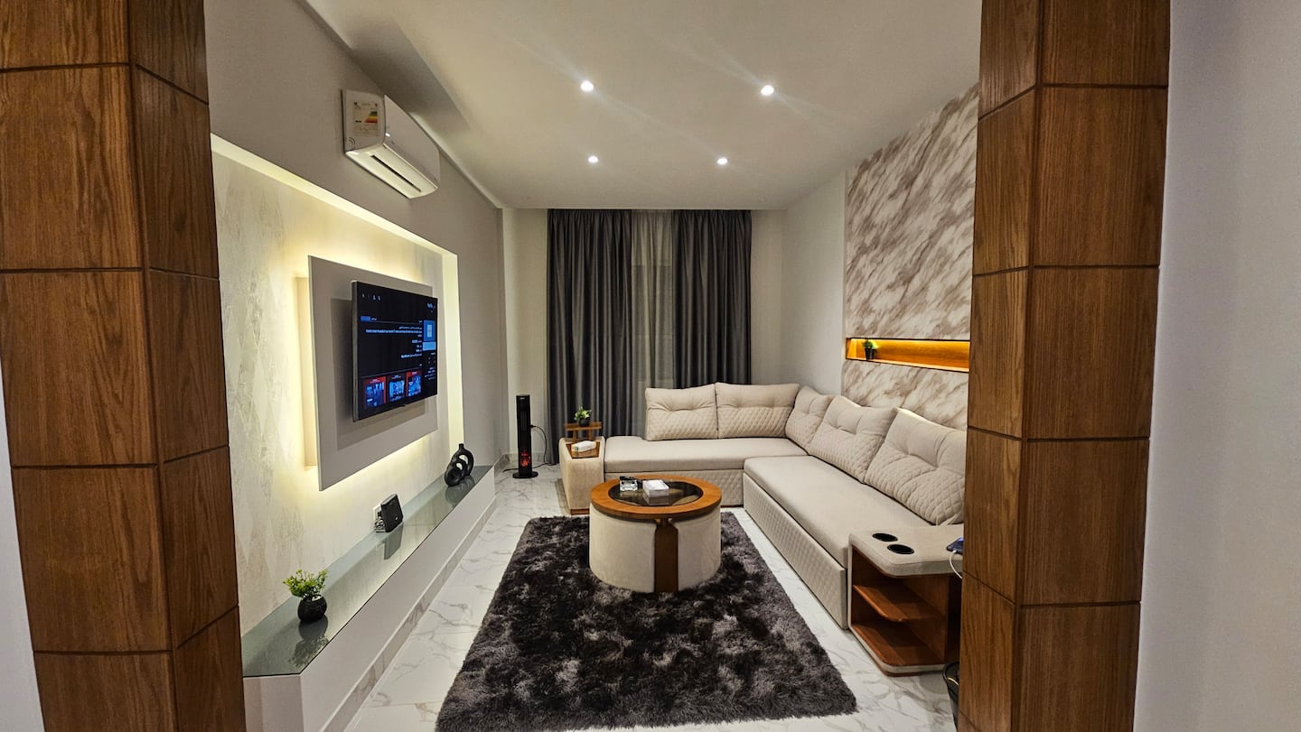 DHB STAYS | Luxury 1BR Tahrir Square | B-207 — Living Room in Downtown Cairo (Marouf), Cairo Governorate, Egypt, Egypt — photo 2
