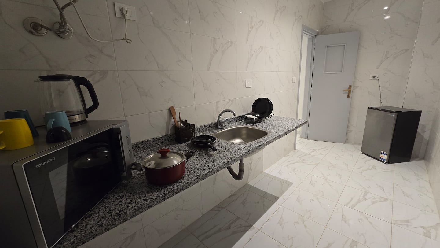 DHB STAYS | Luxury 2BR Qasr El Nil | G-304 — Full Kitchen in Downtown Cairo (Marouf), Cairo Governorate, Egypt, Egypt — photo 3