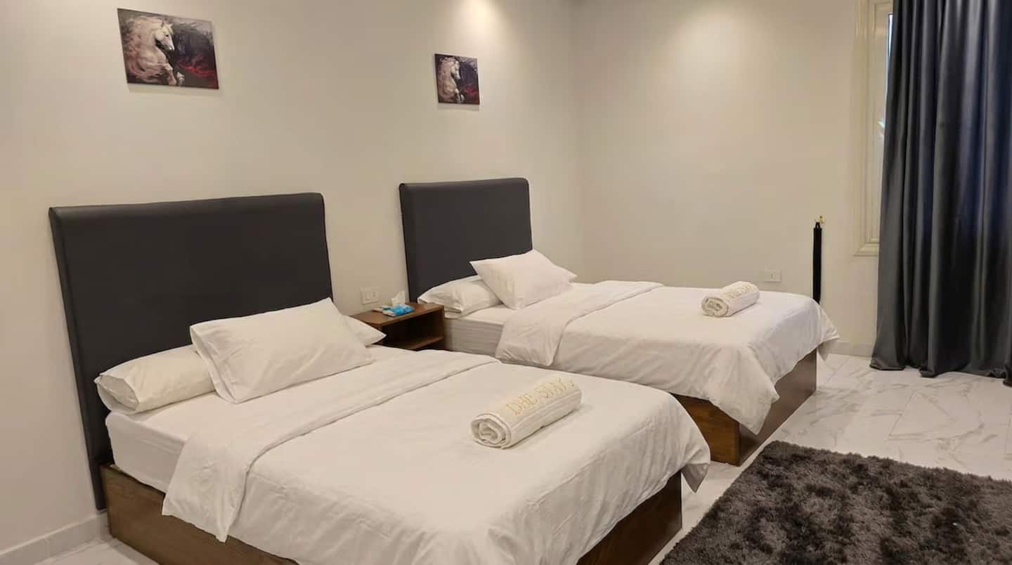 DHB STAYS | Luxury 2BR Qasr El Nil | G-304 — Bedroom 1 in Downtown Cairo (Marouf), Cairo Governorate, Egypt, Egypt — photo 2