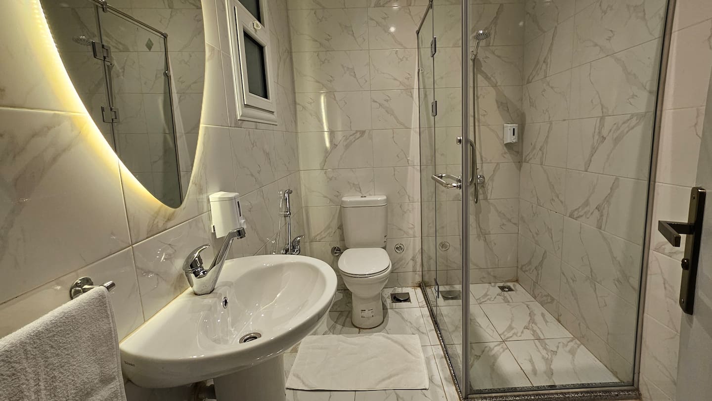 DHB STAYS | Qasr El Nil Smart 1BR | G-301 — Full bathroom 1 in Downtown Cairo (Marouf), Cairo Governorate, Egypt, Egypt — photo 2