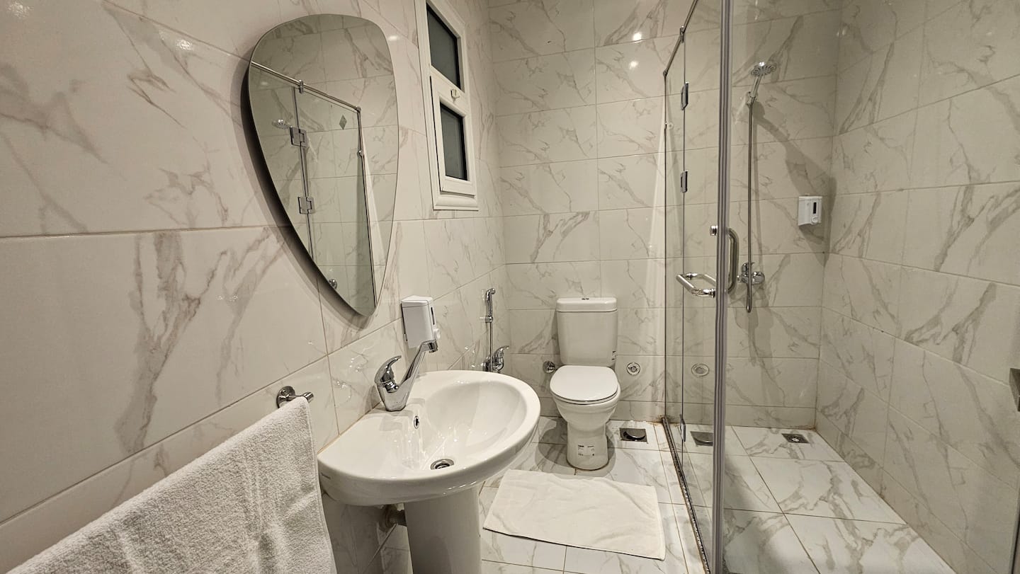 DHB STAYS | Qasr El Nil Smart 1BR | G-301 — Full bathroom 1 in Downtown Cairo (Marouf), Cairo Governorate, Egypt, Egypt — photo 3