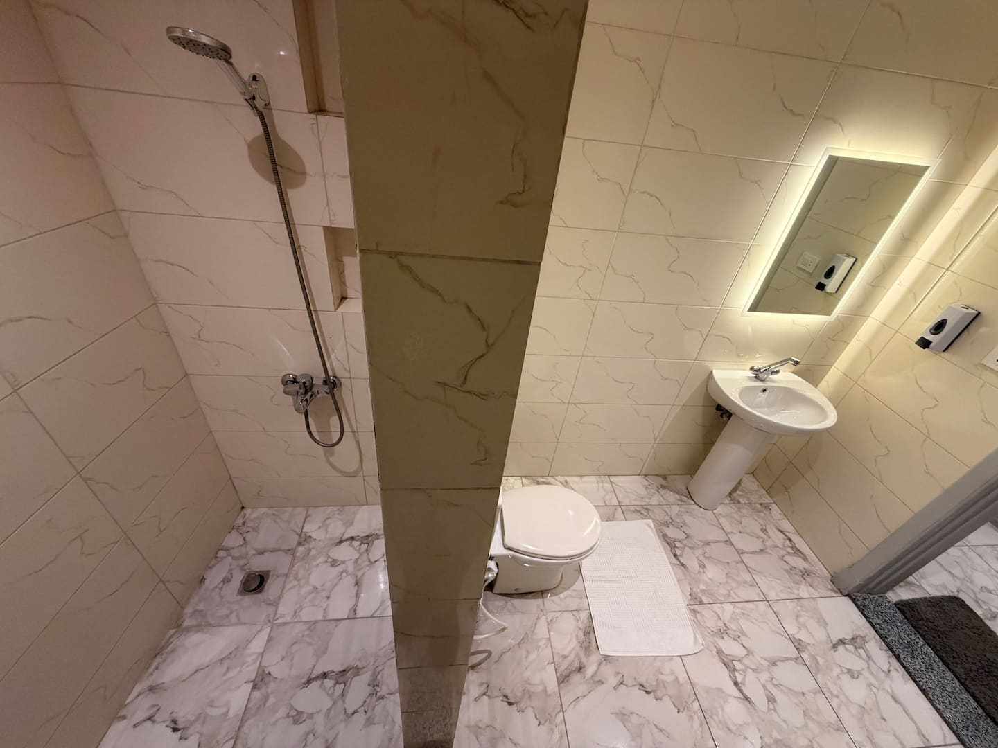 DHB STAYS | Spacious 2BR Downtown Cairo | G-104 — Full bathroom 1 in Downtown Cairo (Marouf), Cairo Governorate, Egypt, Egypt — photo 3
