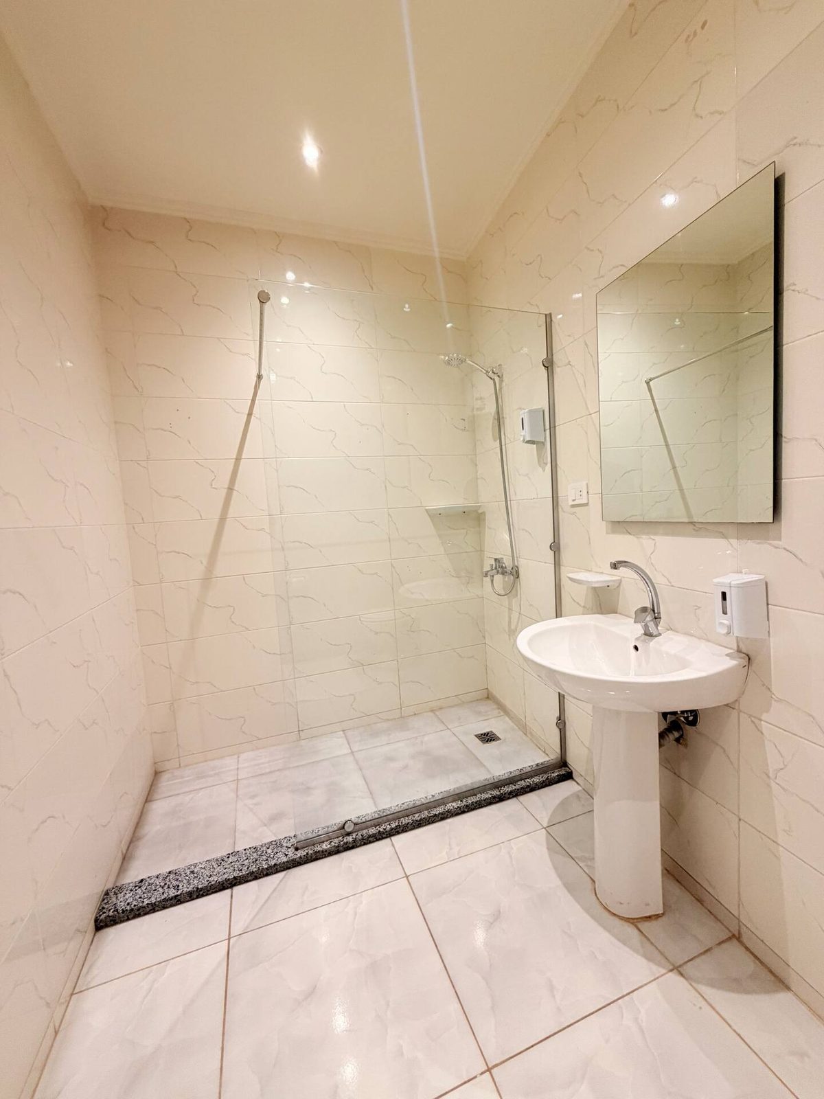 DHB STAYS | Premium 1BR Near Museum | B-401 — Full bathroom 1 in Downtown Cairo (Marouf), Cairo Governorate, Egypt, Egypt — photo 2
