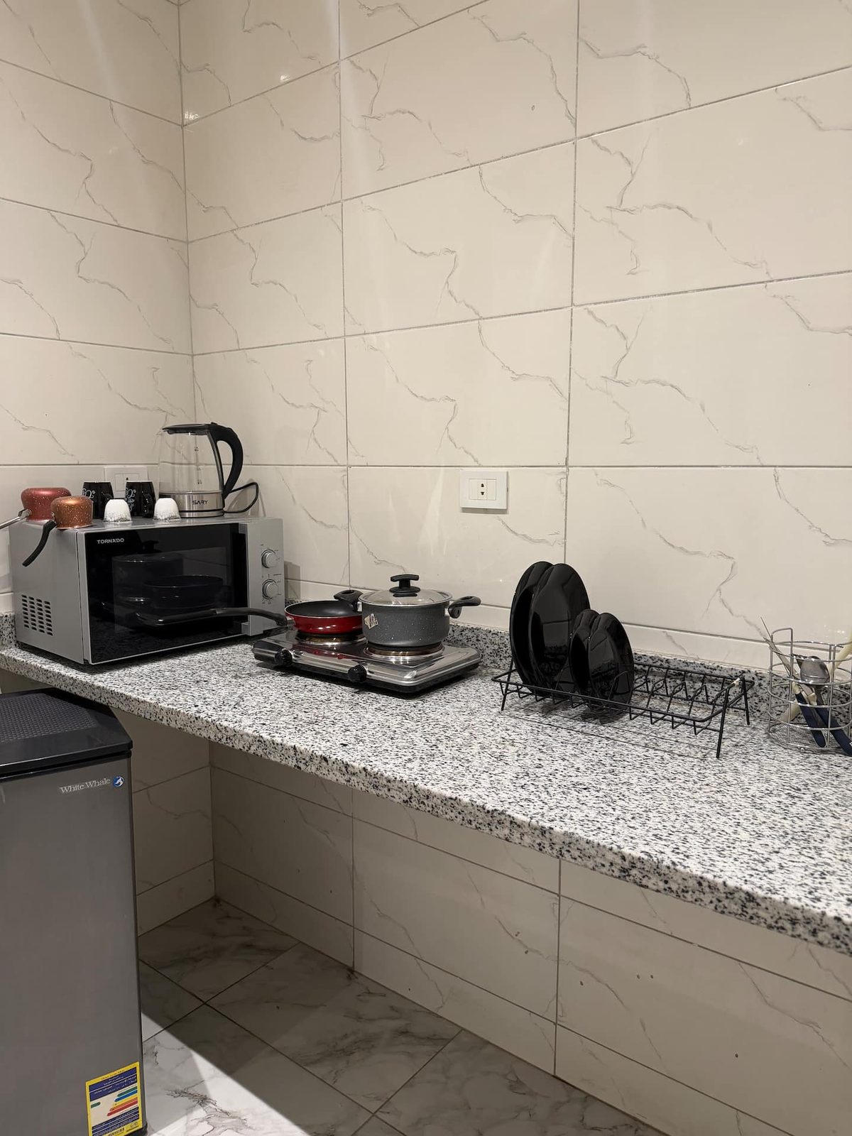 DHB STAYS | Downtown 1BR Smart Access | B-607 — Full Kitchen in Downtown Cairo (Marouf), Cairo Governorate, Egypt, Egypt — photo 2