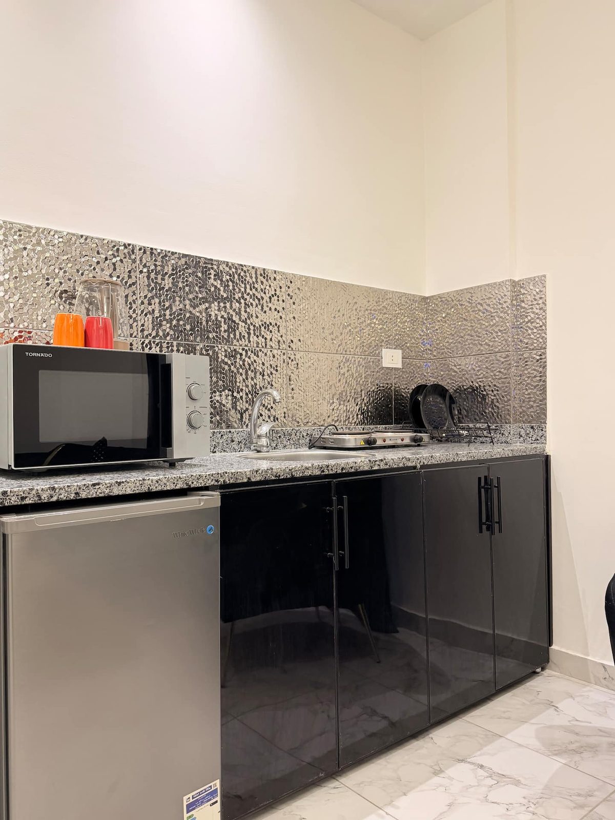 DHB STAYS | Tahrir Square City View 1BR | B-402 — Full Kitchen in Downtown Cairo (Marouf), Cairo Governorate, Egypt, Egypt — photo 2