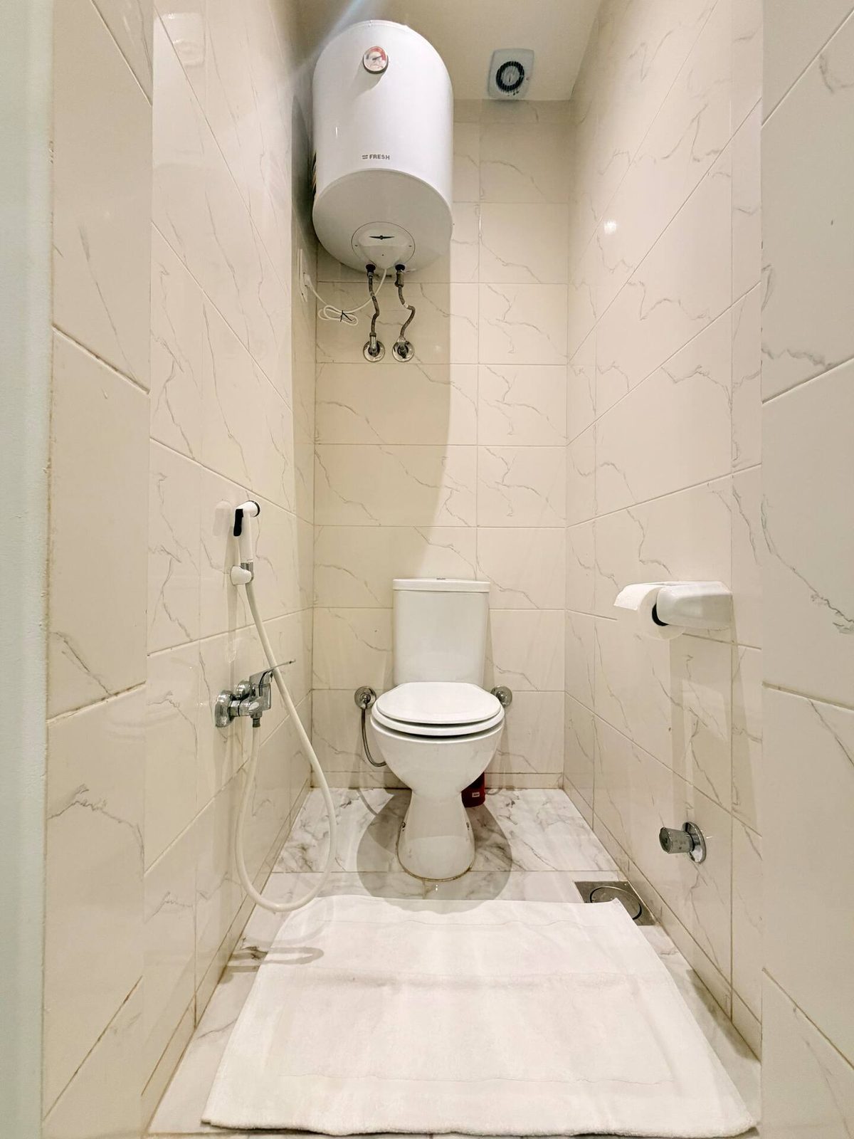 DHB STAYS | Tahrir Square City View 1BR | B-402 — Full bathroom 1 in Downtown Cairo (Marouf), Cairo Governorate, Egypt, Egypt — photo 3