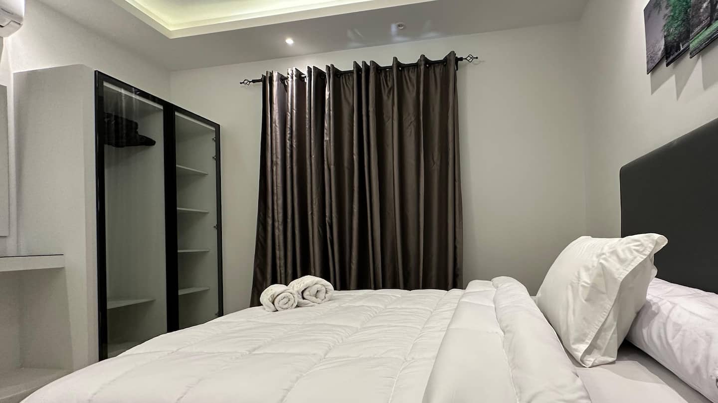 DHB STAYS | Tahrir 1BR Serviced Apt | G-601 — Bedroom 1 in Downtown Cairo (Marouf), Cairo Governorate, Egypt, Egypt