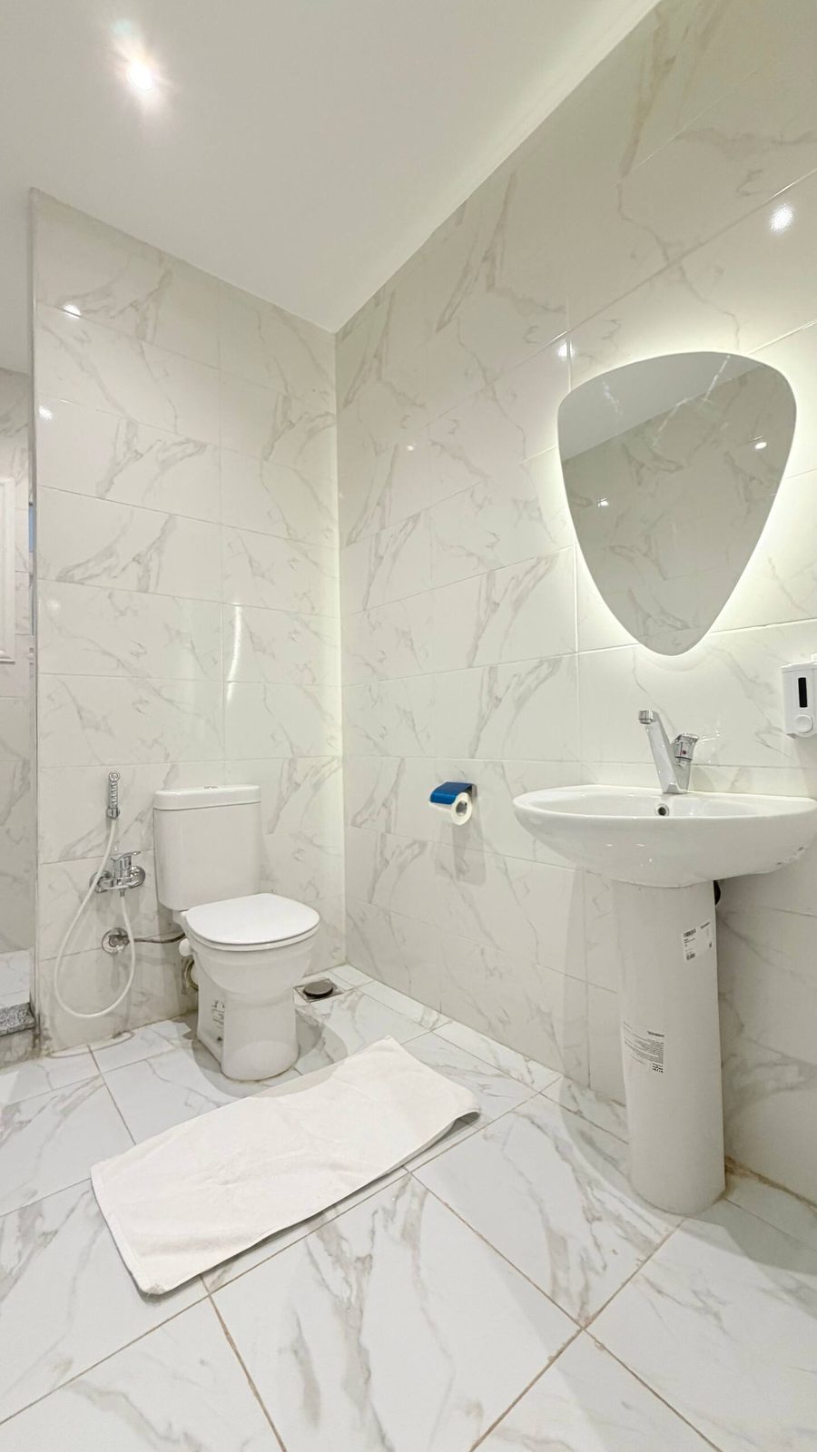DHB STAYS | 2BR Central Cairo Suite | G-404 — Full bathroom 1 in Downtown Cairo (Marouf), Cairo Governorate, Egypt, Egypt — photo 3