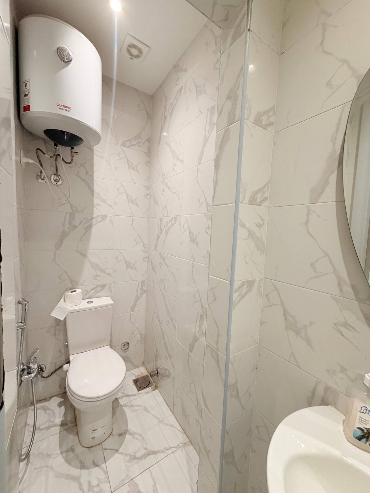 DHB STAYS | 1BR Serviced Apt Downtown | B-302 — Full bathroom 1 in Downtown Cairo (Marouf), Cairo Governorate, Egypt, Egypt — photo 2