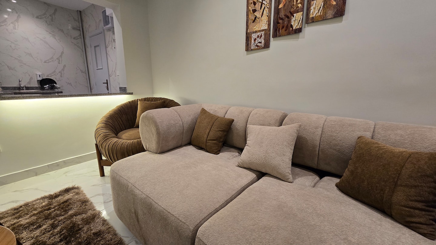 DHB STAYS | Modern 1BR Qasr El Nil | B-301 — Living Room in Downtown Cairo (Marouf), Cairo Governorate, Egypt, Egypt