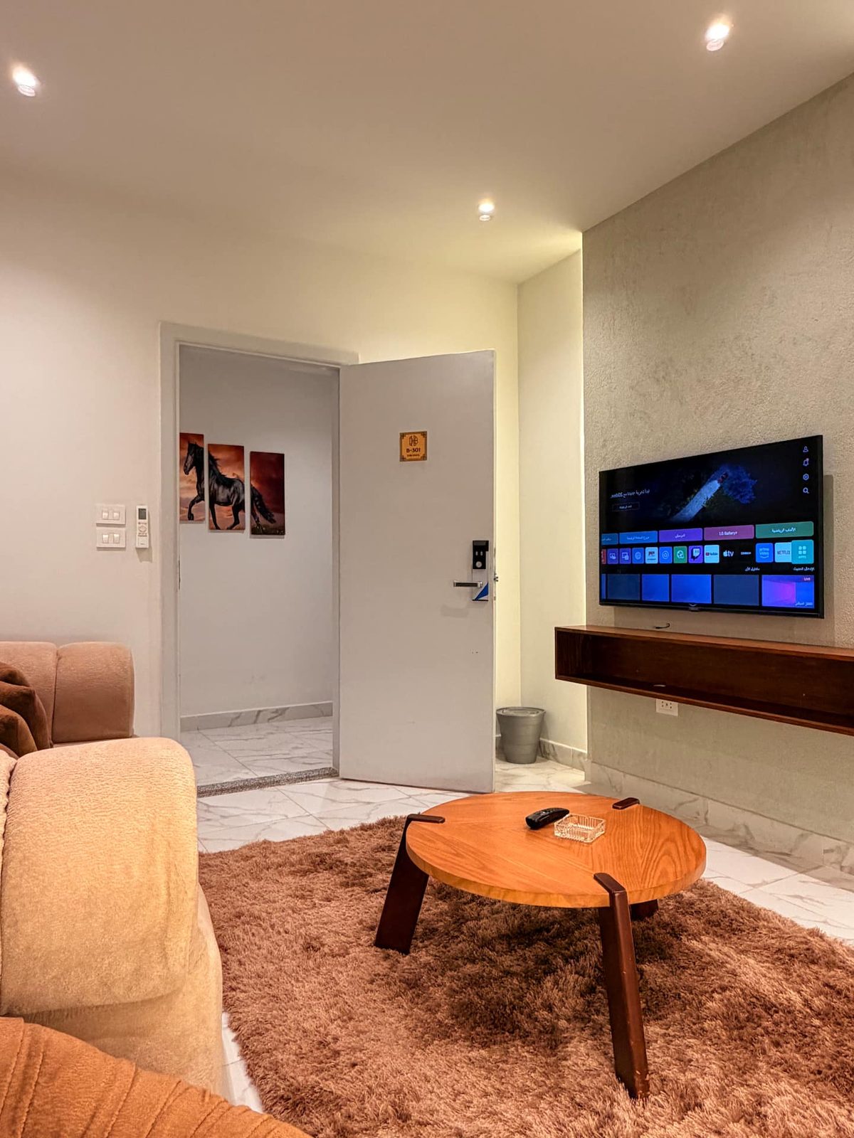 DHB STAYS | Modern 1BR Qasr El Nil | B-301 — Living Room in Downtown Cairo (Marouf), Cairo Governorate, Egypt, Egypt — photo 3