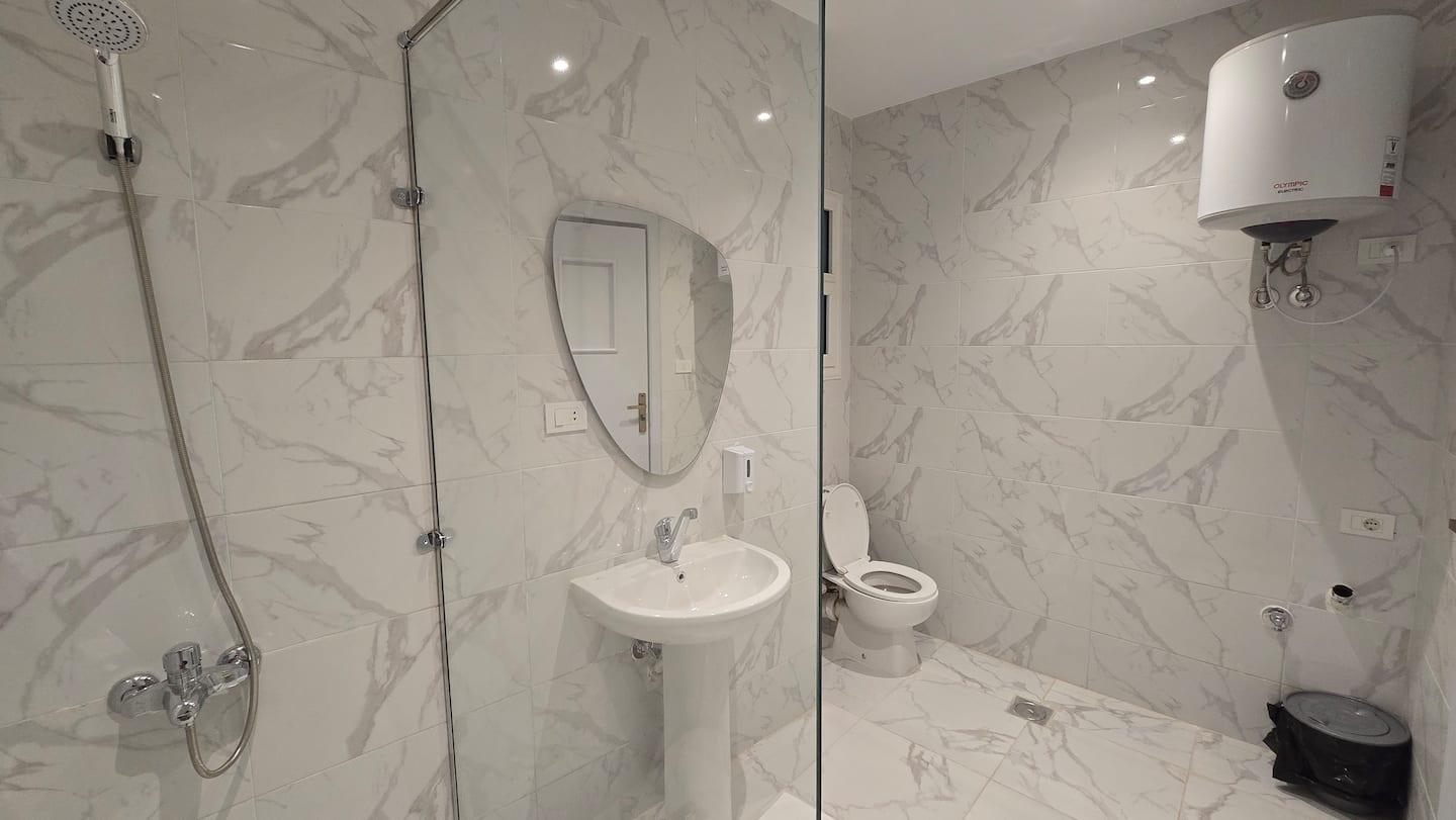 DHB STAYS | Modern 1BR Qasr El Nil | B-301 — Full bathroom 1 in Downtown Cairo (Marouf), Cairo Governorate, Egypt, Egypt — photo 2