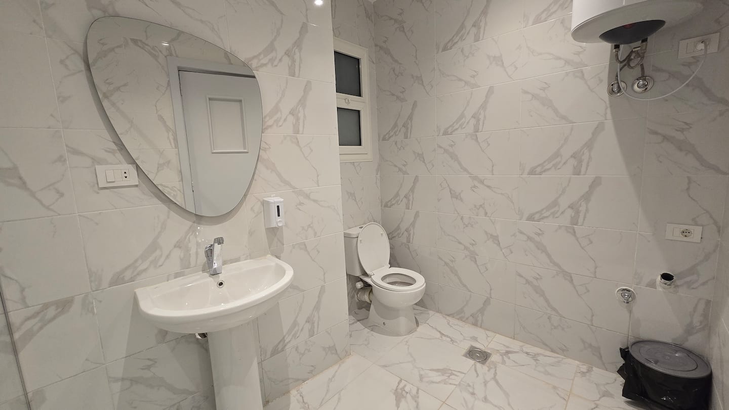 DHB STAYS | Modern 1BR Qasr El Nil | B-301 — Full bathroom 1 in Downtown Cairo (Marouf), Cairo Governorate, Egypt, Egypt — photo 3