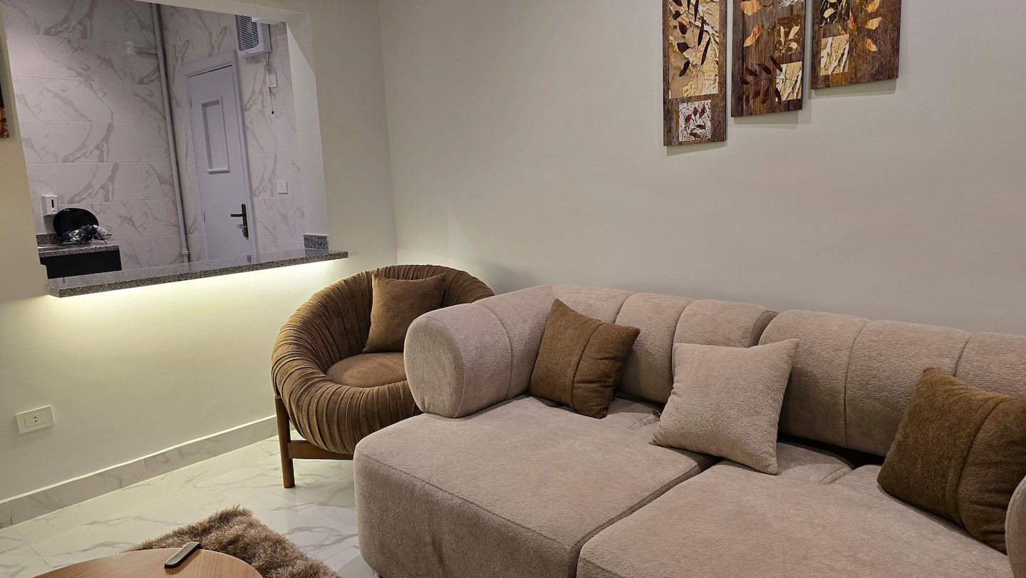 DHB STAYS | Modern 1BR Qasr El Nil | B-301 — Additional Photos in Downtown Cairo (Marouf), Cairo Governorate, Egypt, Egypt — photo 3