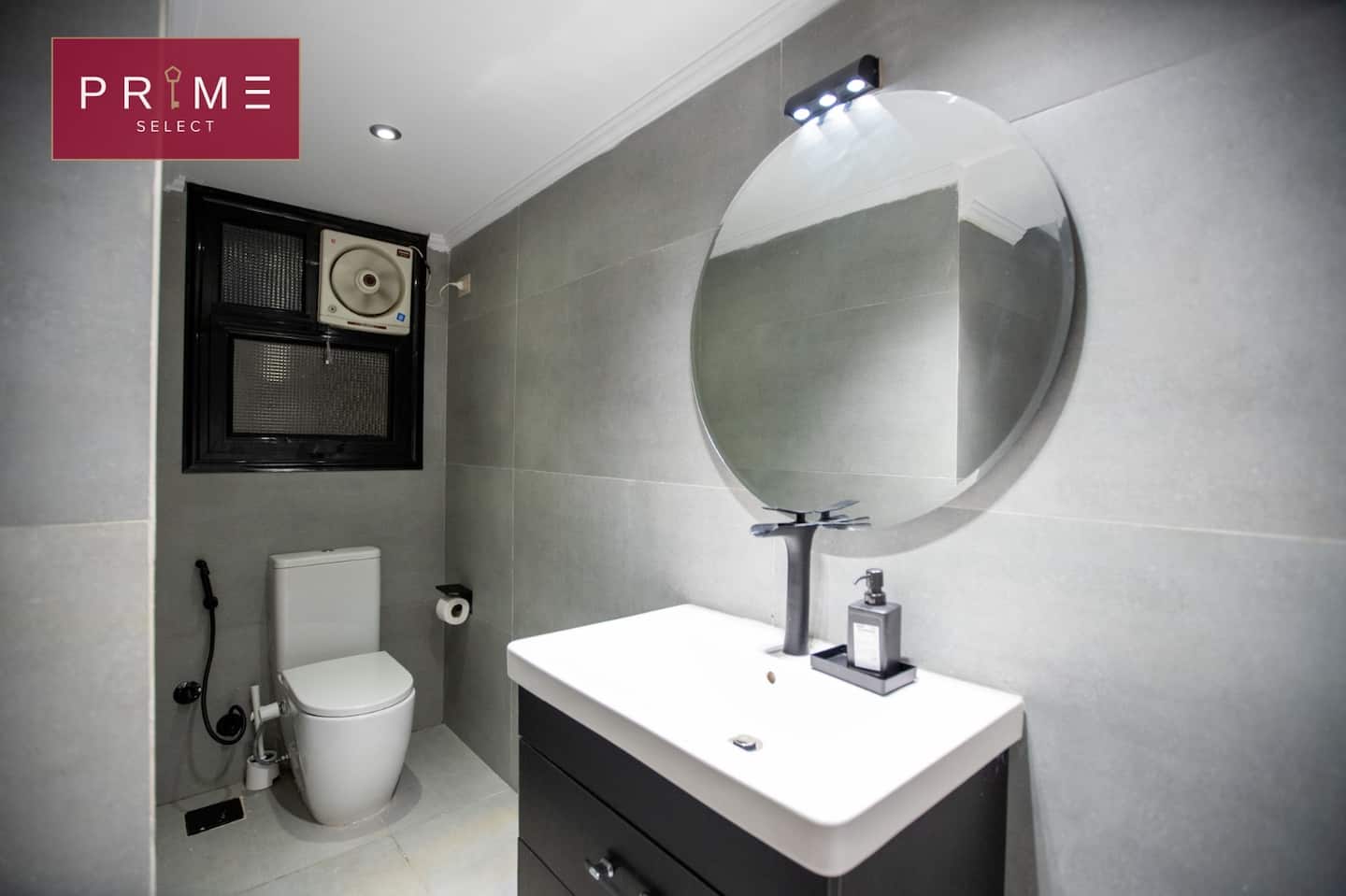 Dlx 2 BR Apt. Nile View - Prime Residence Arkadia — Full bathroom 1 in Prime Residence Arkadia, Cairo, Egypt