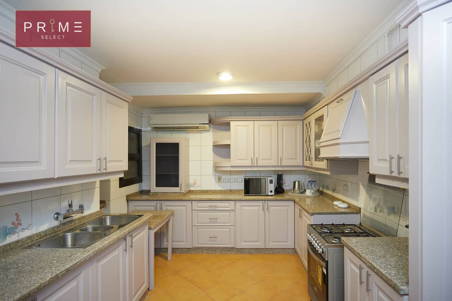 4 BDRs Apt. Nile View - Prime Residence Arkadia — Full Kitchen in Prime Residence Arkadia, Cairo, Egypt
