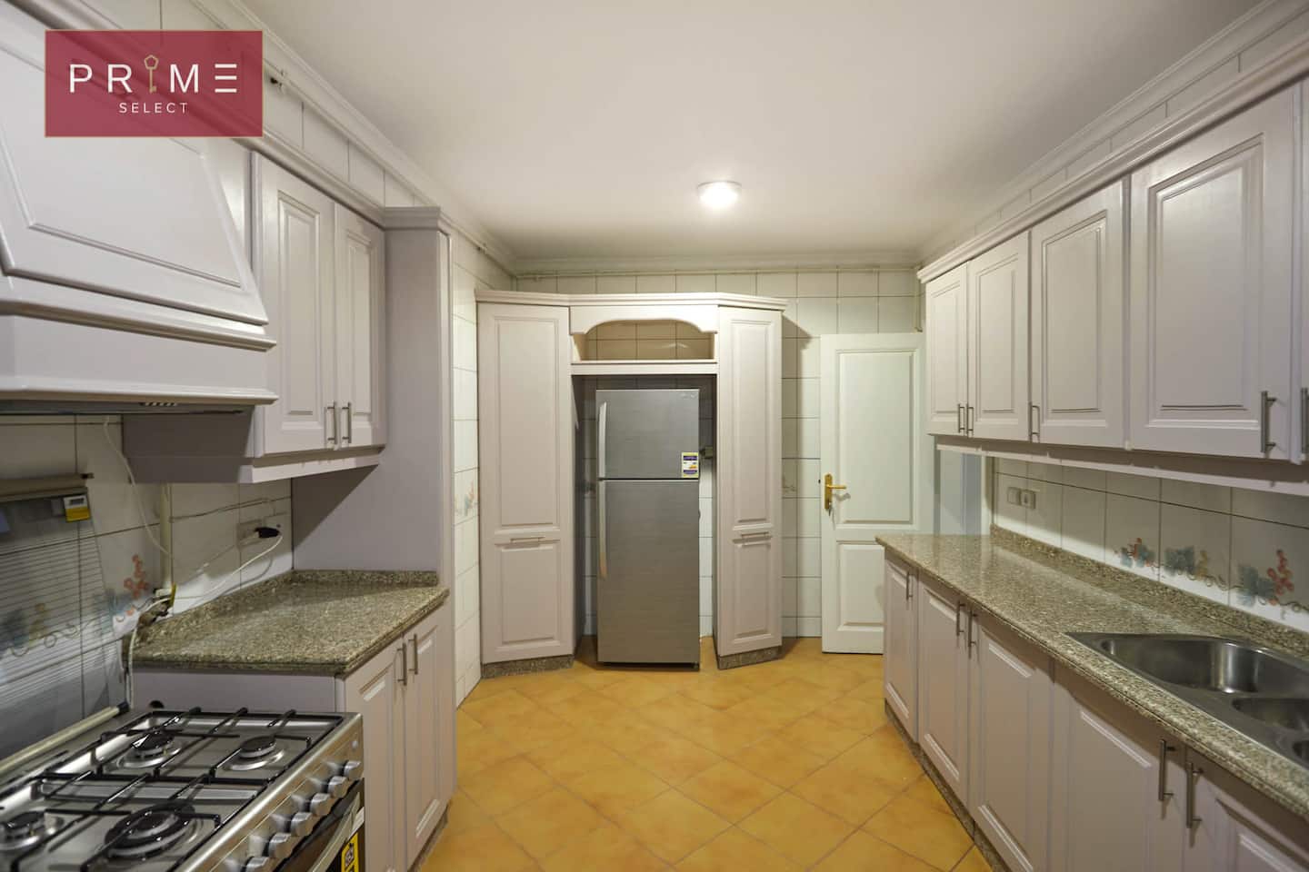 4 BDRs Apt. Nile View - Prime Residence Arkadia — Full Kitchen in Prime Residence Arkadia, Cairo, Egypt — photo 2