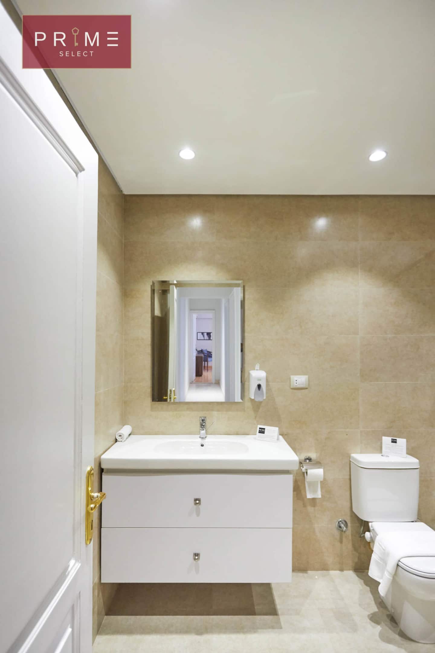 4 BDRs Apt. Nile View - Prime Residence Arkadia — Half Bathroom 1 in Prime Residence Arkadia, Cairo, Egypt
