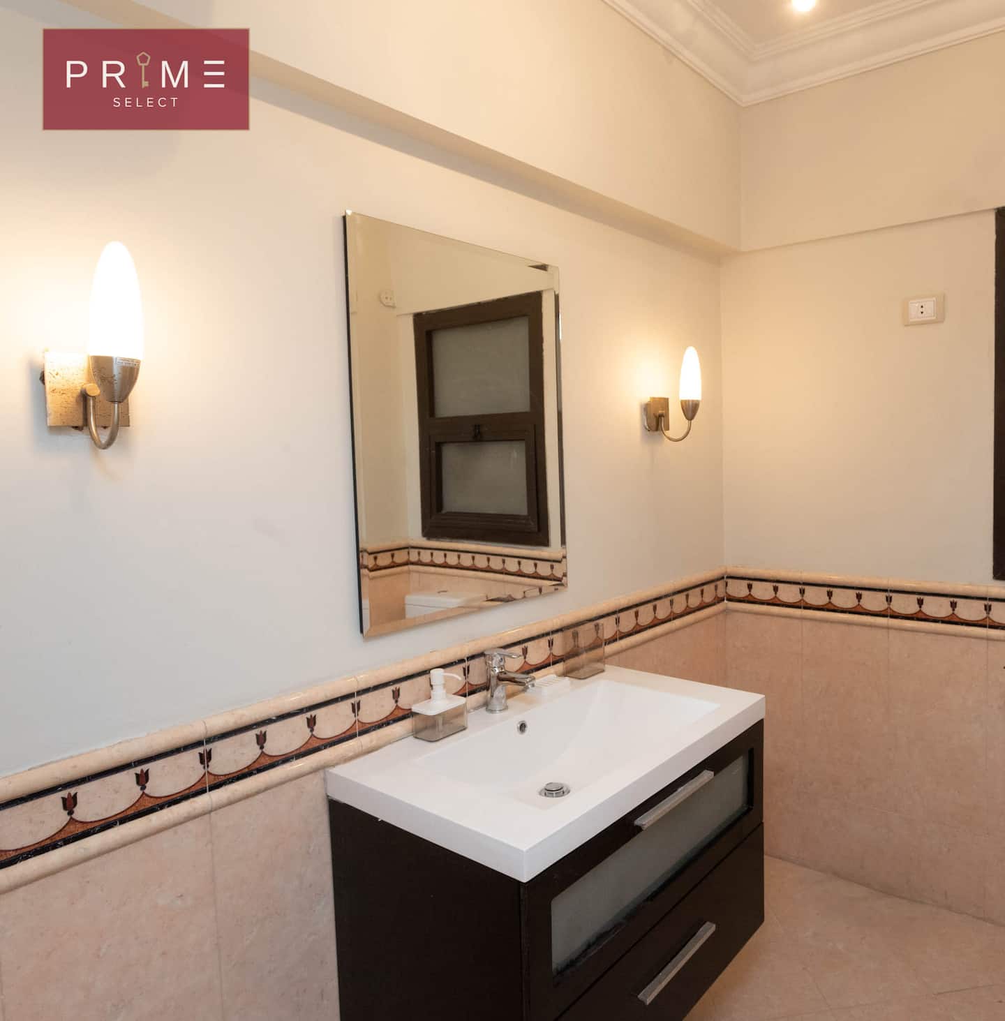 4 BDRs Apt. Nile View - Prime Residence Arkadia — Half Bathroom 1 in Prime Residence Arkadia, Cairo, Egypt — photo 3