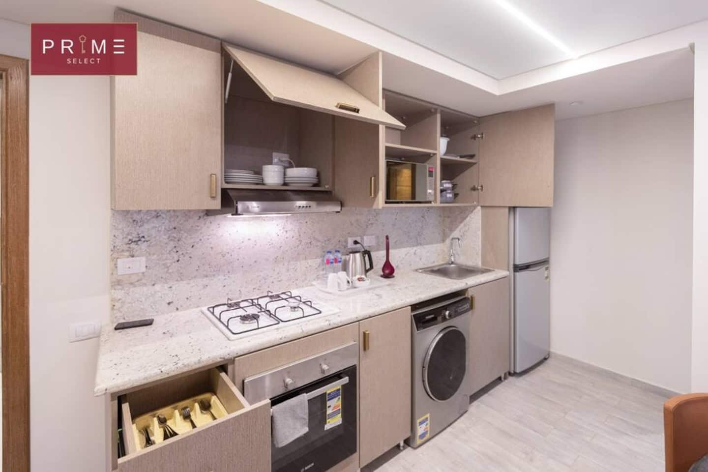 Arabesk 1 Bed Apt - Prime Select Gameat Al Dewal — Full Kitchen in Prime Select Gameat Al Dewal, Giza, Egypt — photo 2