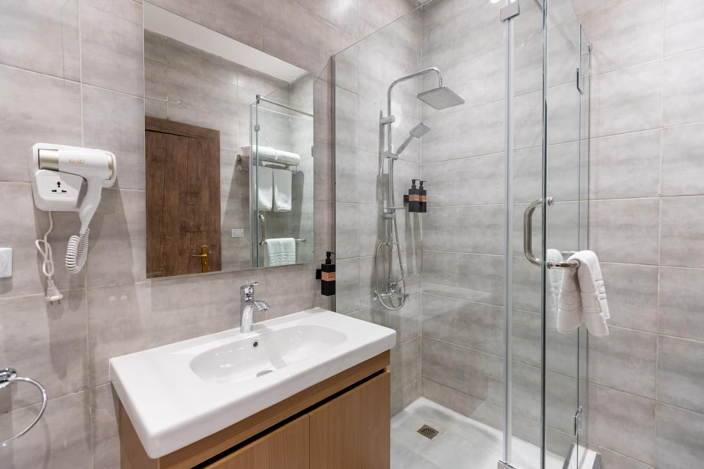 Std. Twin beds - Prime Boutique Heliopolis Terrace — Full bathroom 1 in Prime Boutique Heliopolis Terrace, Cairo, Egypt