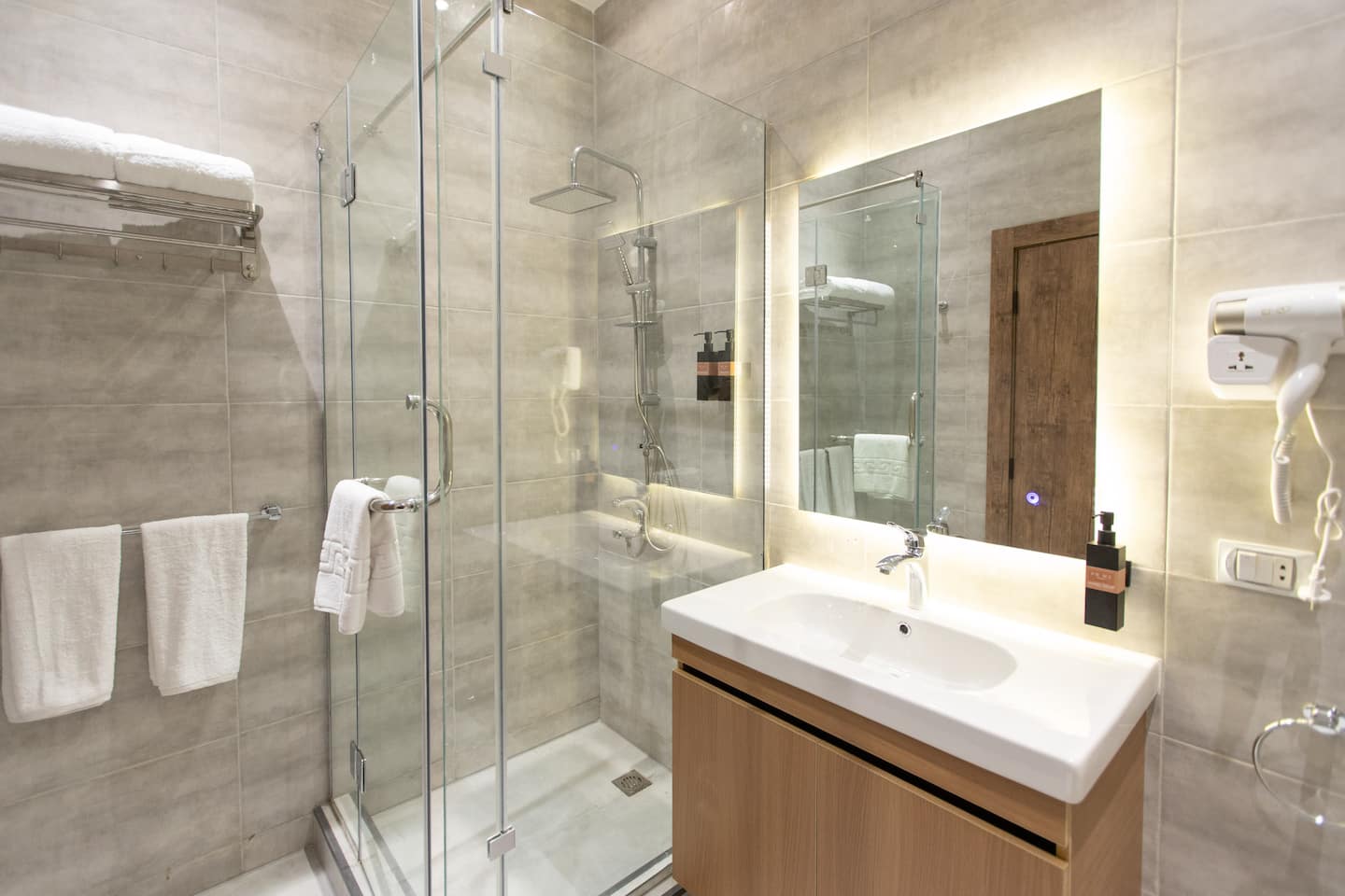 Std. Queen bed - Prime Boutique Heliopolis Terrace — Full bathroom 1 in Prime Boutique Heliopolis Terrace, Cairo, Egypt