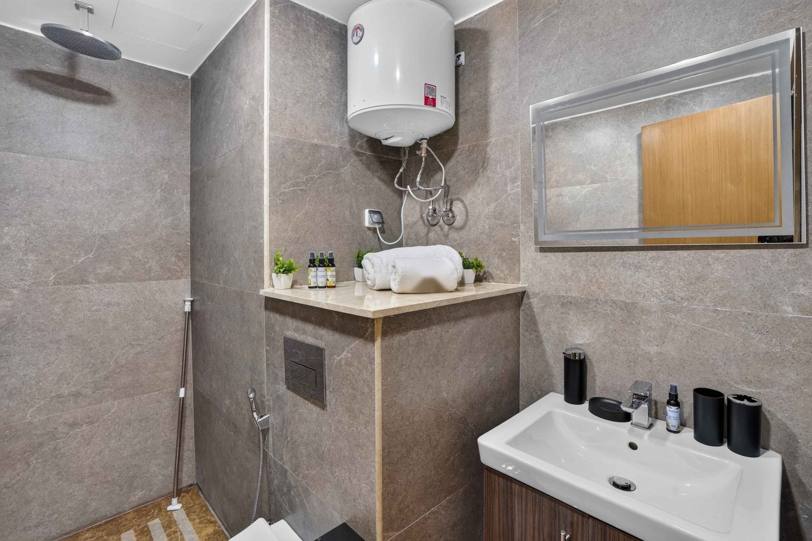 Chic Studio – Sheikh Zayed – ZED Towers — Full bathroom 1 in ZED Towers, Sheikh Zayed, Egypt