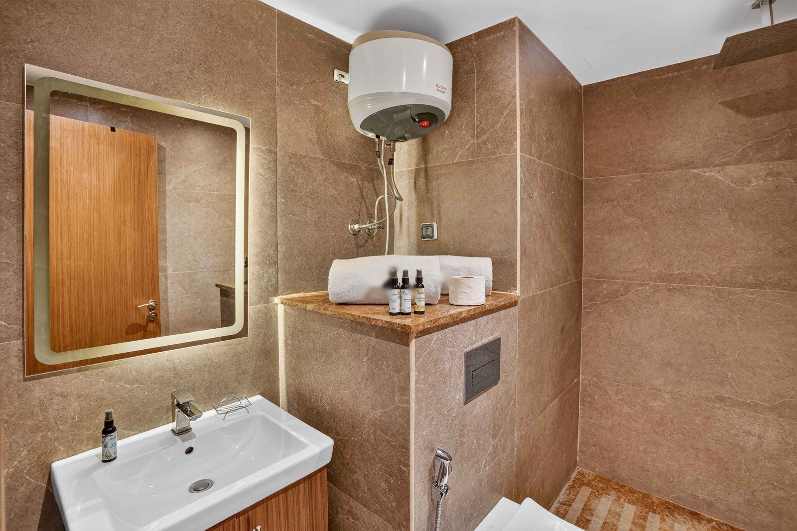 Luxurious Studio – Sheikh Zayed – ZED Towers — Full bathroom 1 in ZED Towers, Sheikh Zayed, Egypt