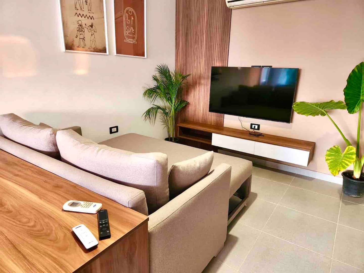 Giza Oasis Studio3 with Jacuzzi — Living Room in Nazlet El Batran, Giza, Egypt