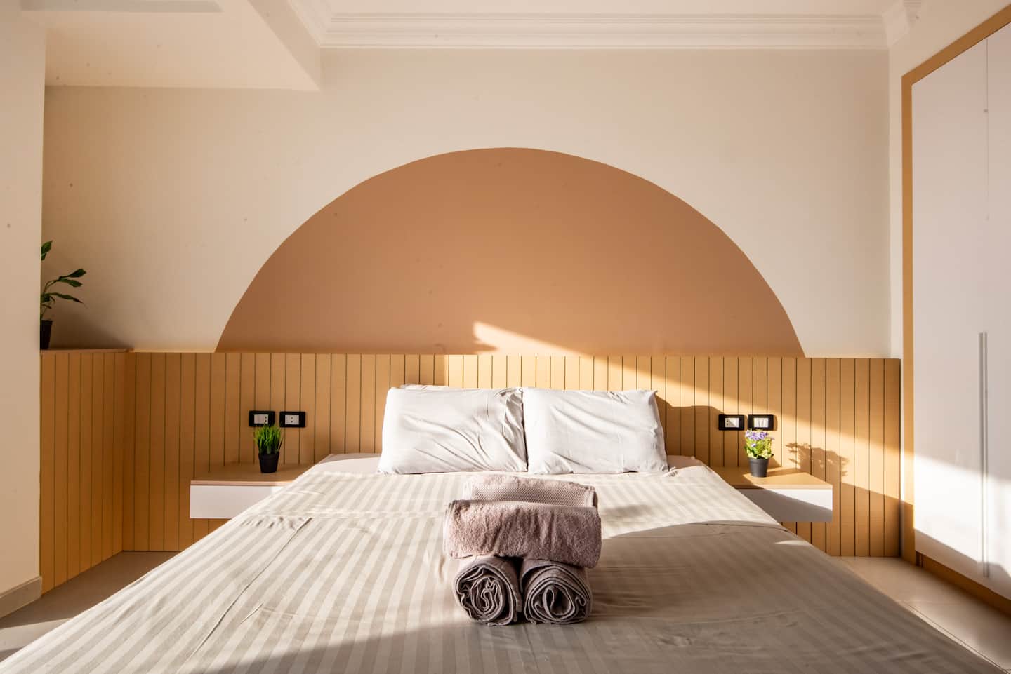 Giza Oasis Studio3 with Jacuzzi — Bedroom 1 in Nazlet El Batran, Giza, Egypt