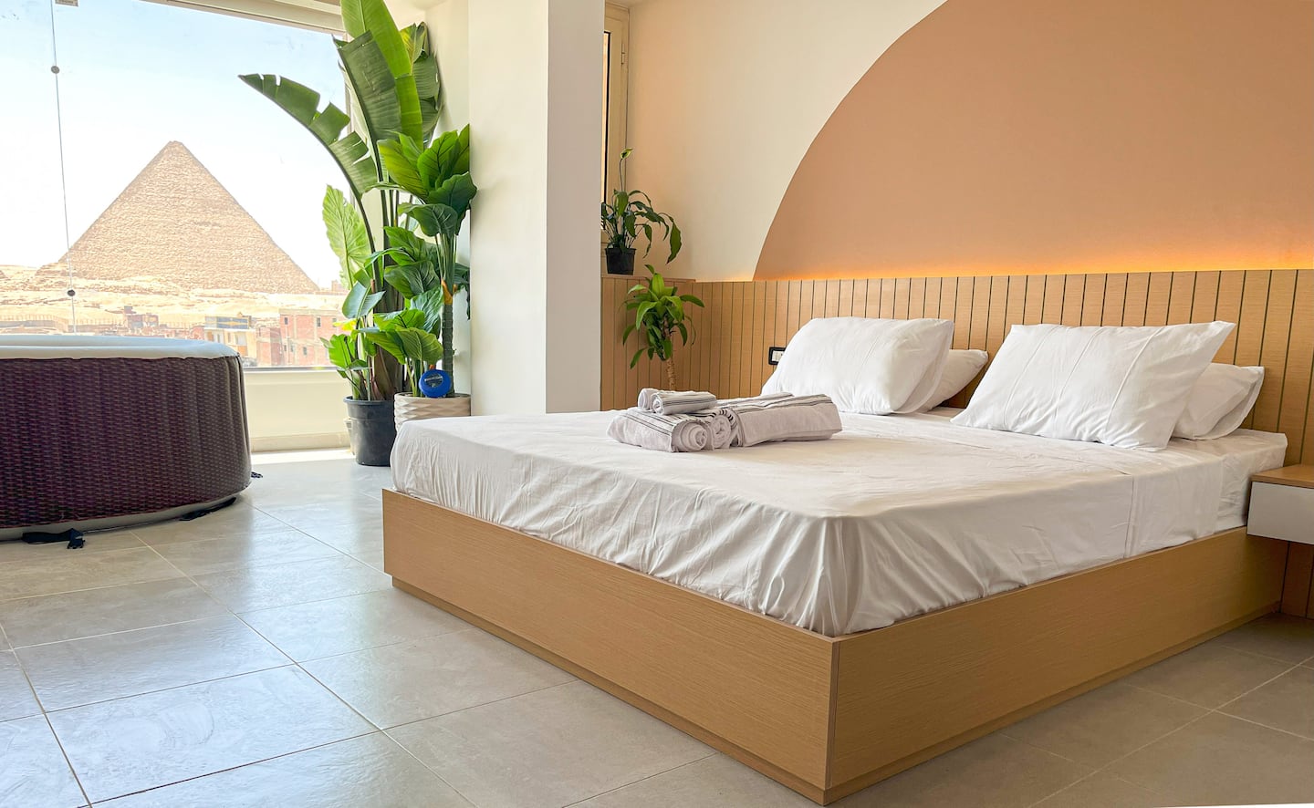 Giza Oasis Studio3 with Jacuzzi — Bedroom 1 in Nazlet El Batran, Giza, Egypt — photo 2