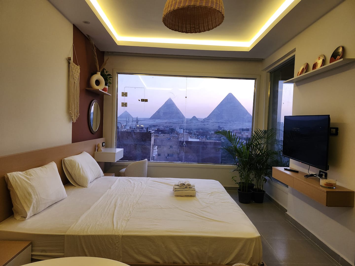 Giza Oasis Studio2 with Jacuzzi — Bedroom 1 in Nazlet El Batran, Giza, Egypt — photo 3