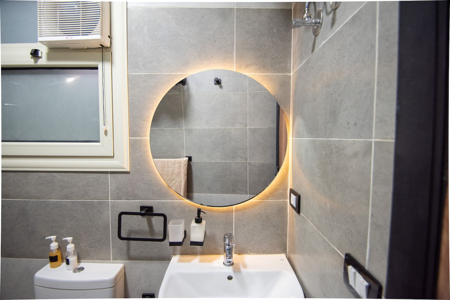 Giza Oasis Studio1 with Jacuzzi — Full bathroom 1 in Nazlet El Batran, Giza, Egypt — photo 3